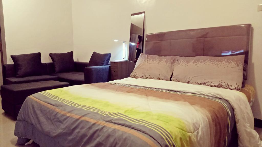 Darvy Suite Muntinlupa City Exteriör bild